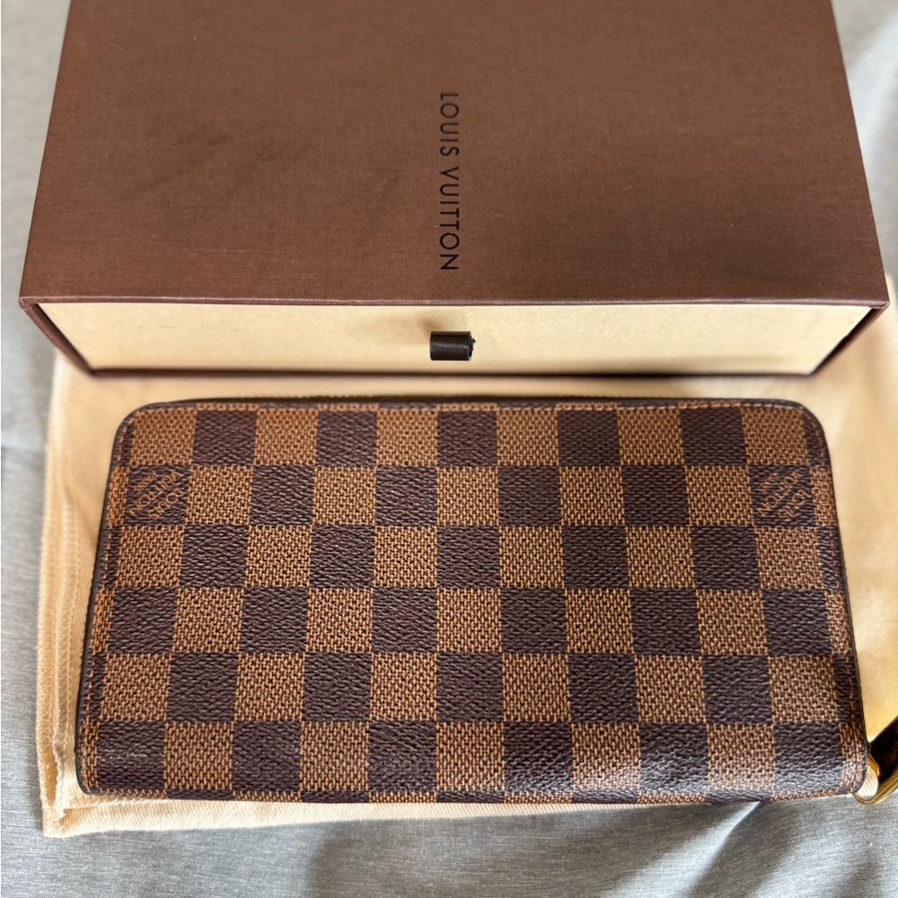 Louis Vuitton Damier Ebene Zippy Wallet